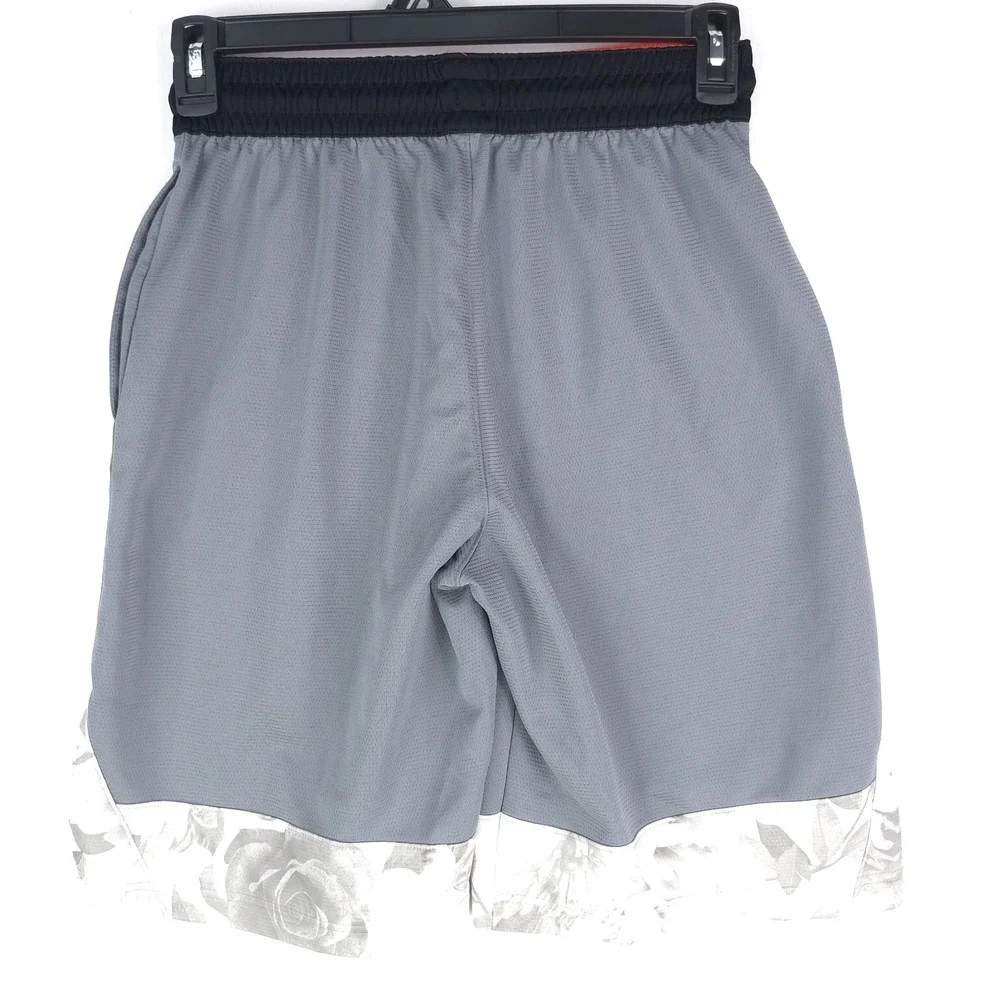 Nike small snag